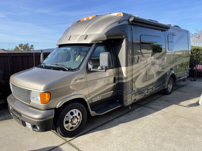 2006 Dynamax 25ft. Lithium, solar, slide, leveling jacks, the works! $54,500