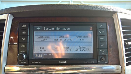 Uconnect Screen on 08 JGC.jpg