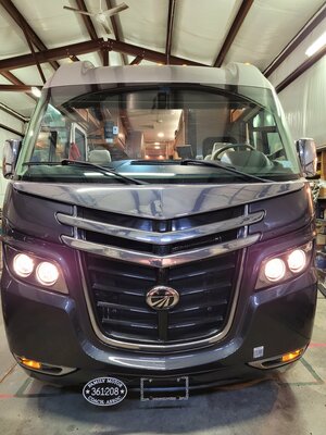 USED 2012 MONACO VESTA 32' (16,184 miles)