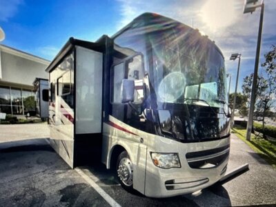 Winnebago Sightseer 33C