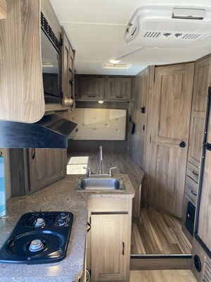 RV facing rear pic1_05172022.JPG