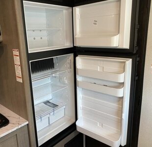 06 fridge.jpg