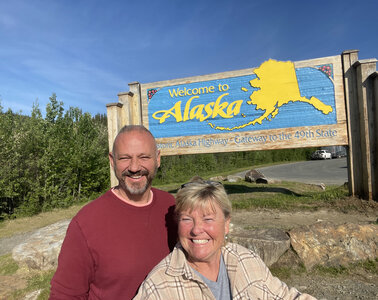 IMG_0396UsAlaskaSign.jpg