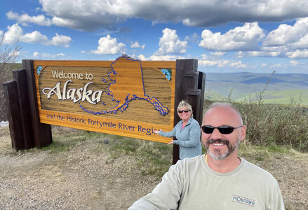 IMG_0410UsAlaskaSign.jpg