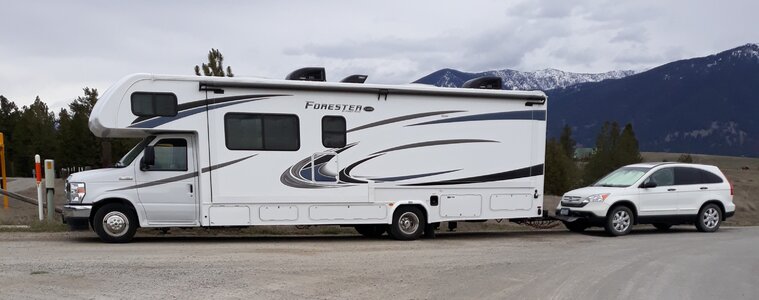 20220403_1356_RV_and_car_2.jpg