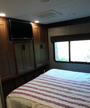 20220826_1359_2021_3051S_Forester_bedroom_L.jpg