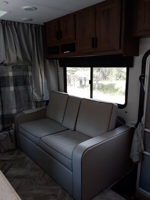20220826_1411_2021_3051S_Forester_R_living.jpg