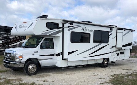 Coachmen 31 MB_2.jpg