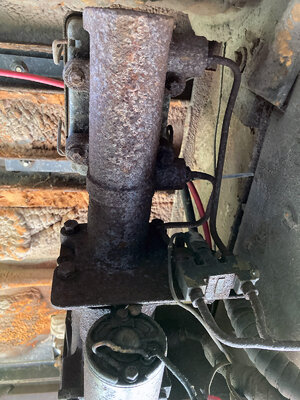 1980-Allegro-Tiffin-master-cylinder-underside.jpg