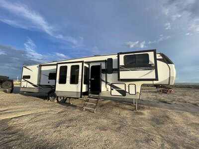 2022 Coachman Chaparral 334FL