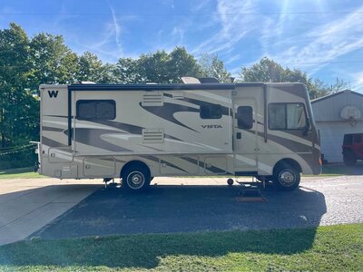 2015 Winnebago Vista 27N for sale 25,000 miles