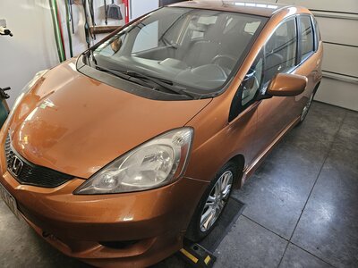 2010 Honda Fit, Blue Ox plate, AFO brake