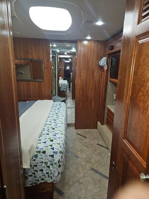 RV-RV-Bedroom-11.jpeg