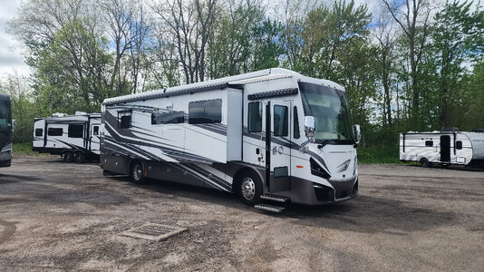 PRE-OWNED 2022 TIFFIN PHAETON 37BH 1.5 BATH CLASS A DIESEL