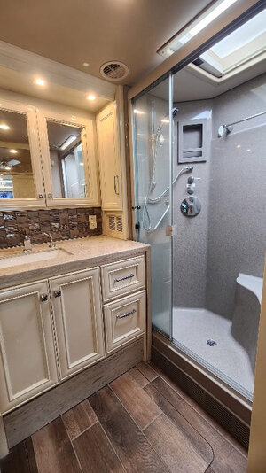 2022 PHAETON 37BH (25).jpg