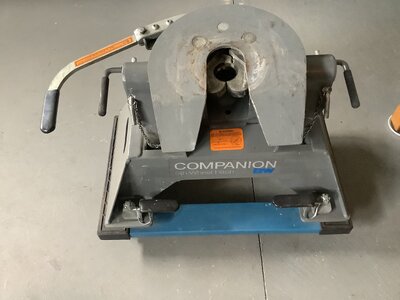 B & W 5th wheel hitch