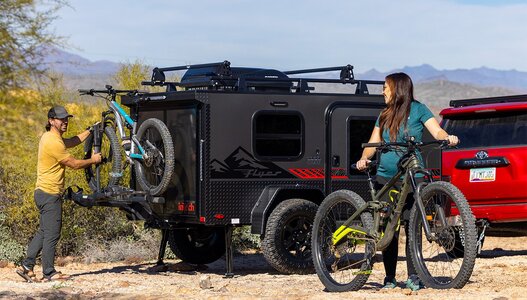 flyer-pursue-exterior-roof-rack-with-bikes.jpg