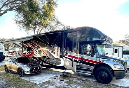 2020 Entegra Accolade 37L & 2018 Mini Cooper Hardtop 4 door combo deal!  Platinum warranty!