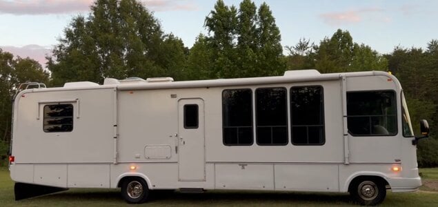1995 Thor West Industries "Residency" M3500 Class A for sale, many new items and upgrades!