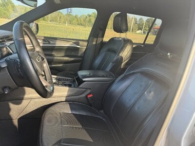 03-front-seats.jpg