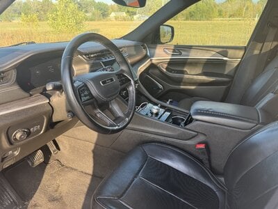 04-driver-cabin.jpg