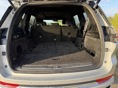 08-cargo-seats-folded.jpg