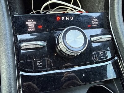 09-four-wheel-drive-controls.jpg
