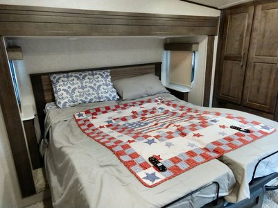 Bed 1.jpg
