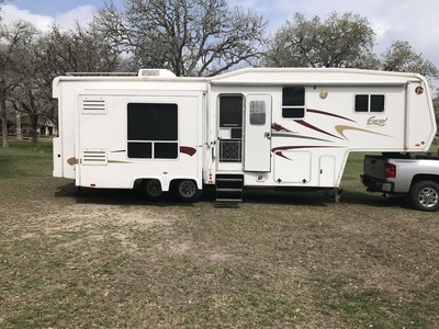 2008 Excel 5th Wheel - like new
